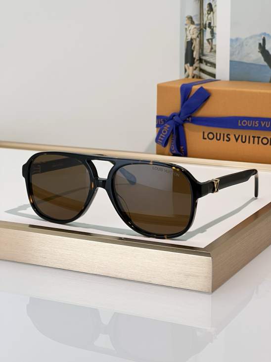 Picture of Louis Vuitton Sunglasses _SKUfw76010823fw